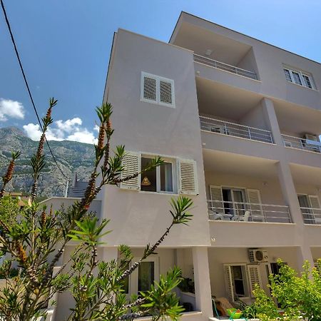 Guesthouse Lara Makarska Exterior photo