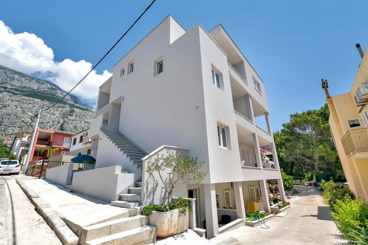 Guesthouse Lara Makarska Exterior photo