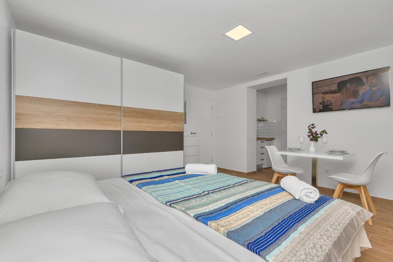 Guesthouse Lara Makarska Exterior photo