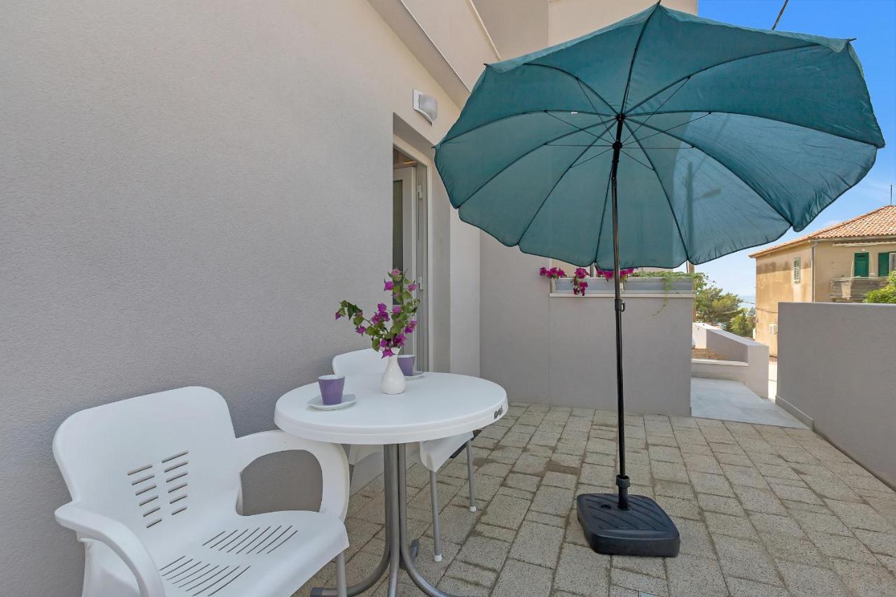 Guesthouse Lara Makarska Exterior photo