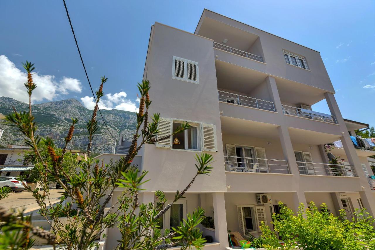 Guesthouse Lara Makarska Exterior photo