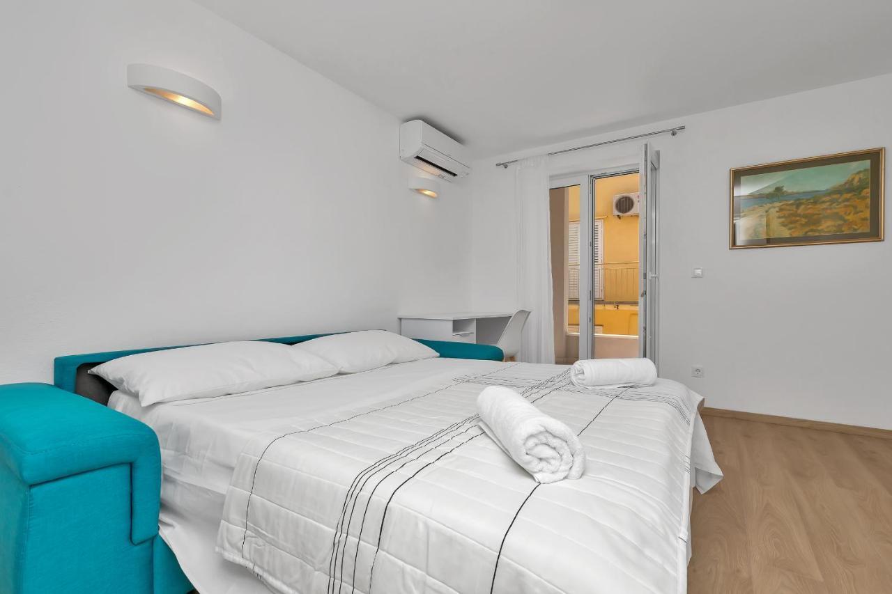 Guesthouse Lara Makarska Exterior photo