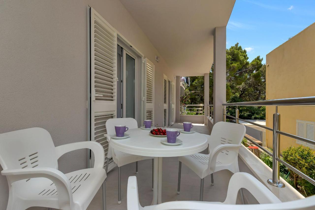 Guesthouse Lara Makarska Exterior photo