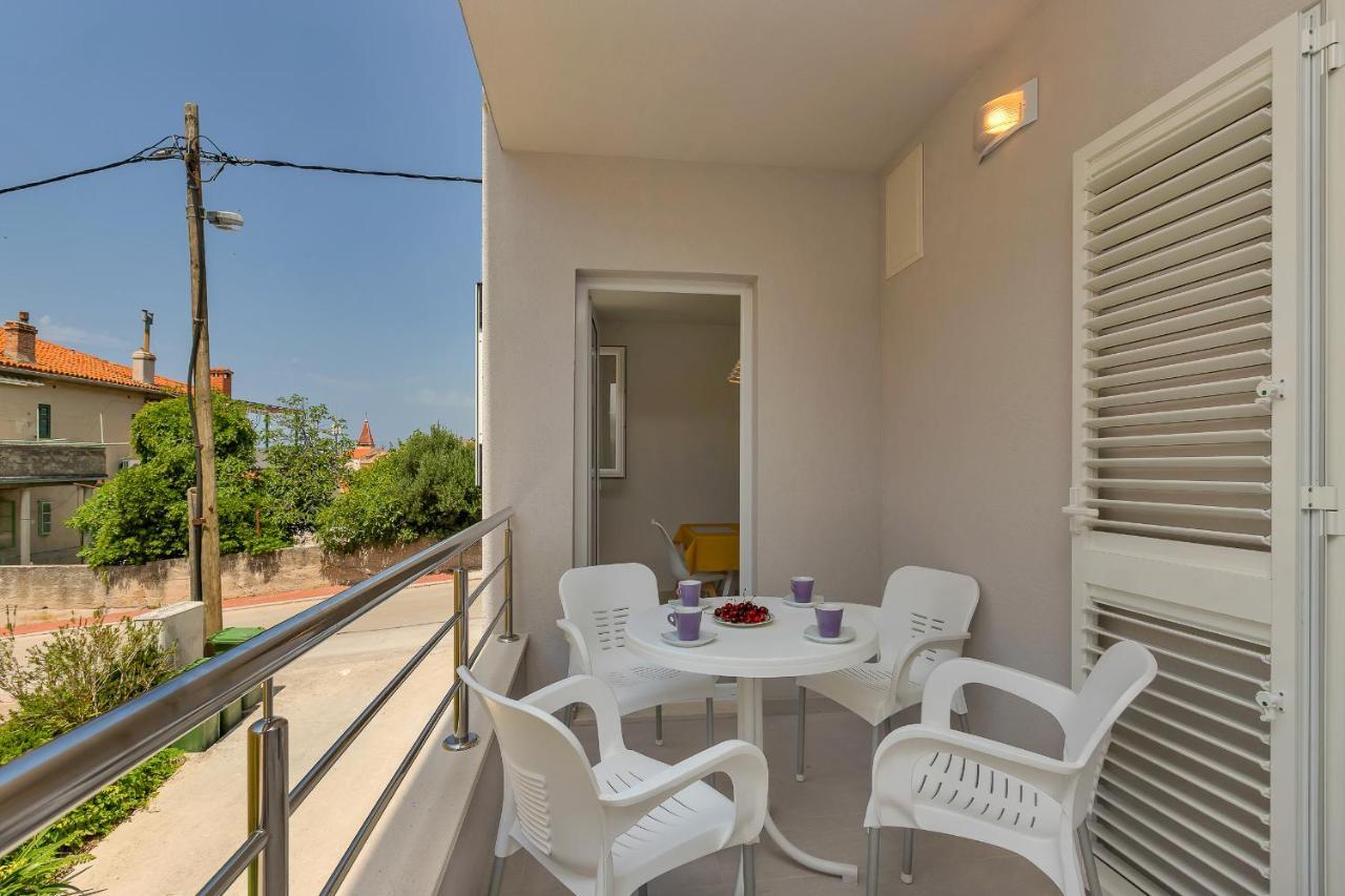 Guesthouse Lara Makarska Exterior photo